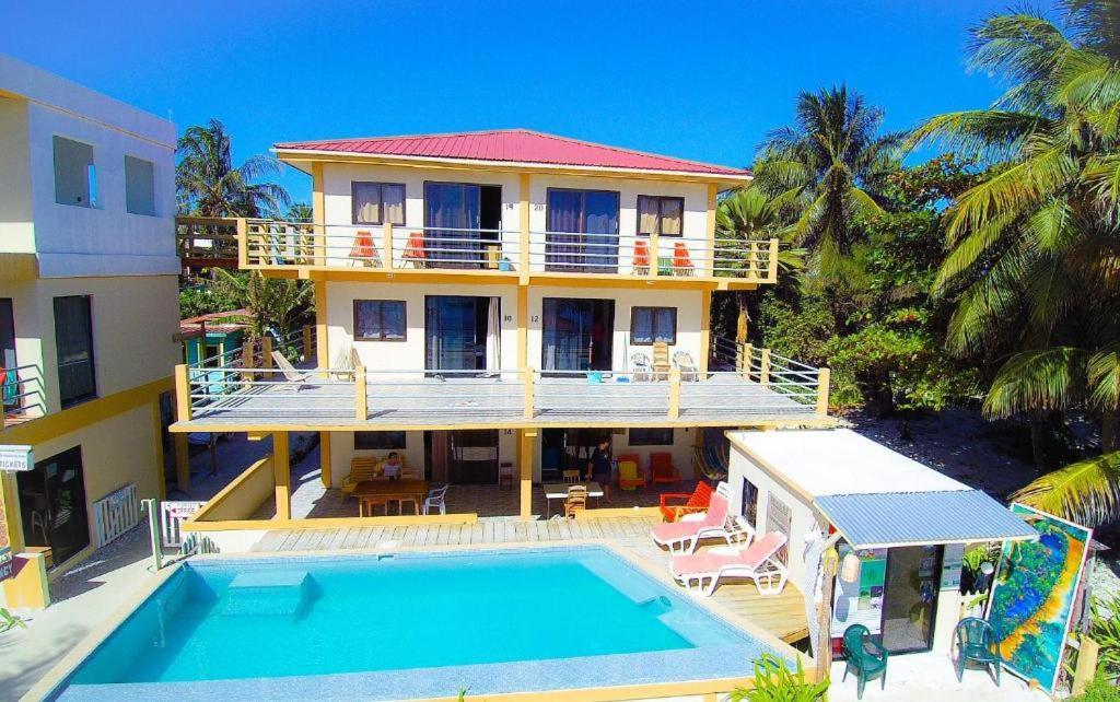 Beach Club Budget Rooms At Popeyes キー・カーカー エクステリア 写真