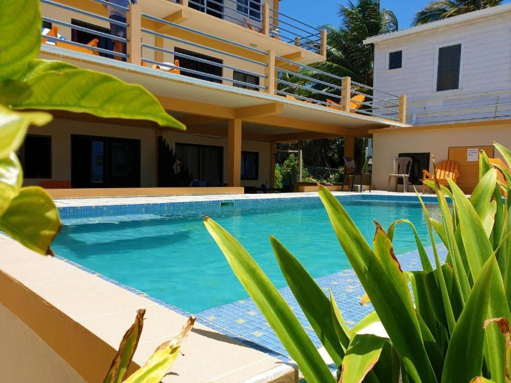 Beach Club Budget Rooms At Popeyes キー・カーカー エクステリア 写真