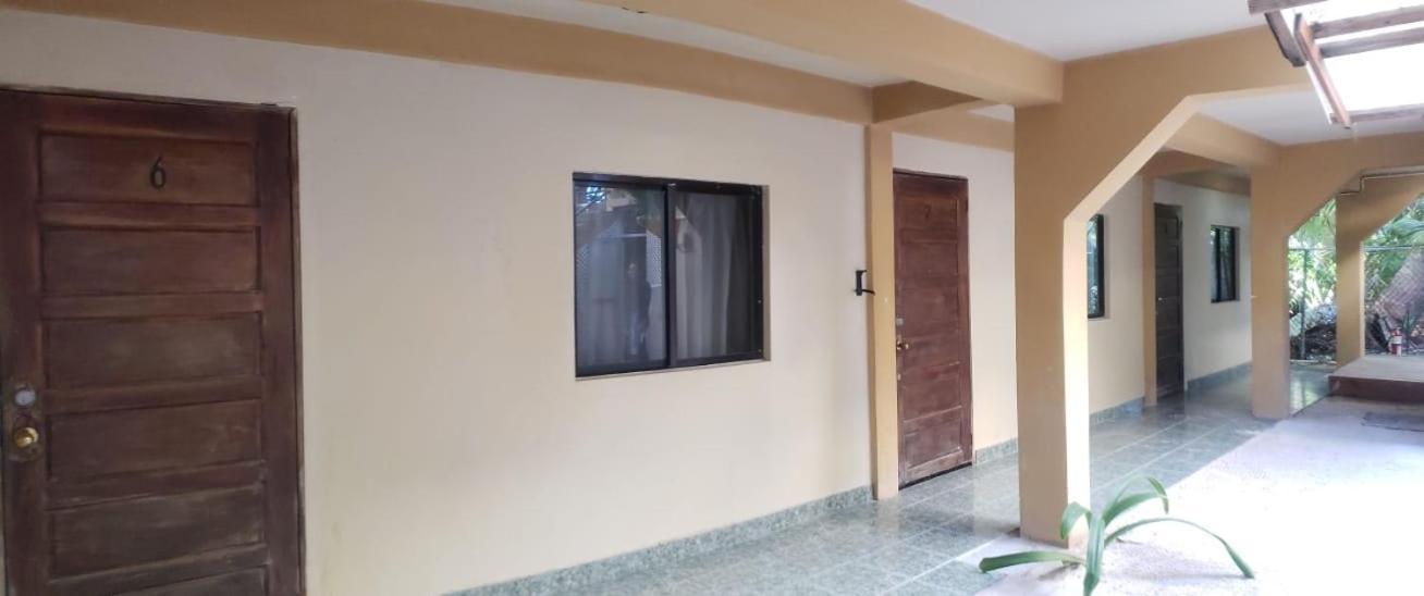Beach Club Budget Rooms At Popeyes キー・カーカー エクステリア 写真