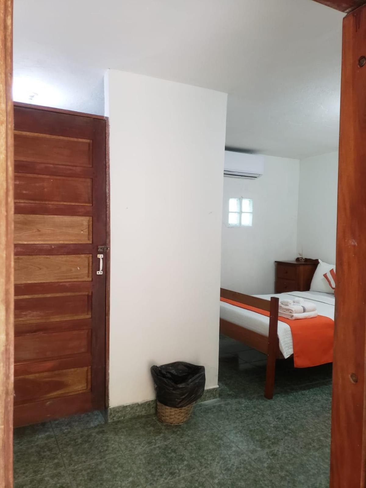 Beach Club Budget Rooms At Popeyes キー・カーカー エクステリア 写真