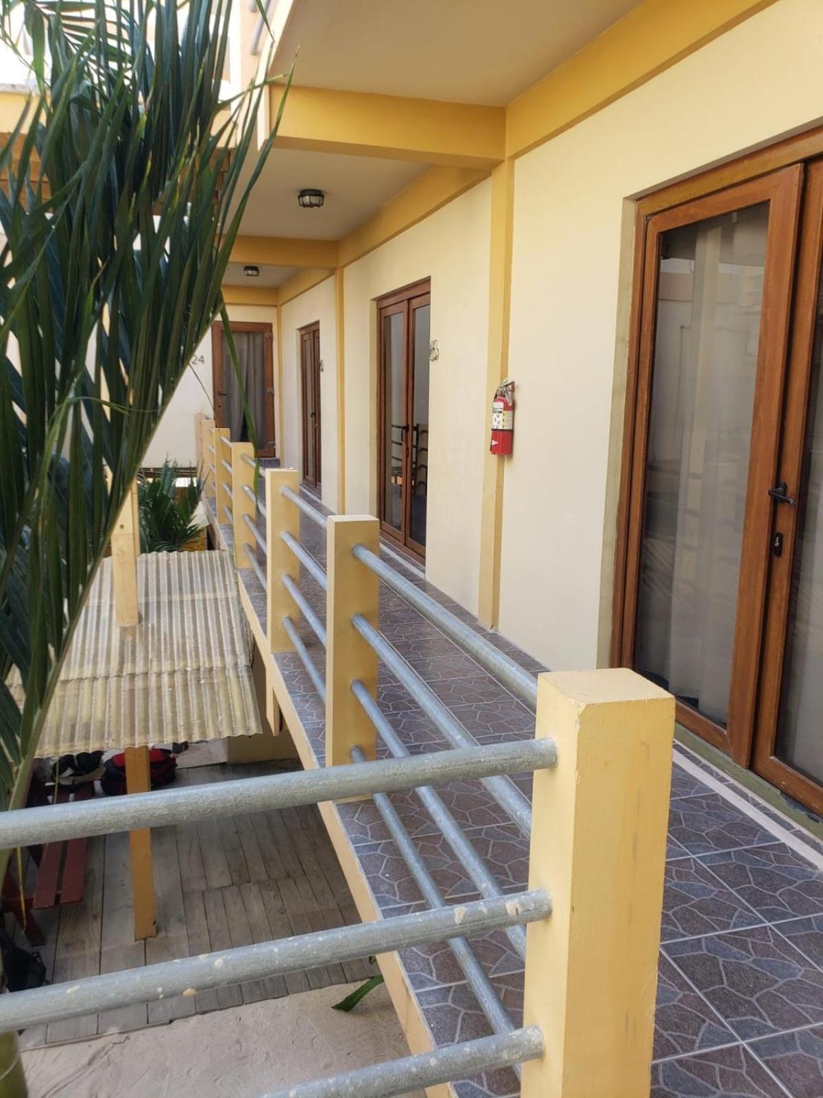 Beach Club Budget Rooms At Popeyes キー・カーカー エクステリア 写真