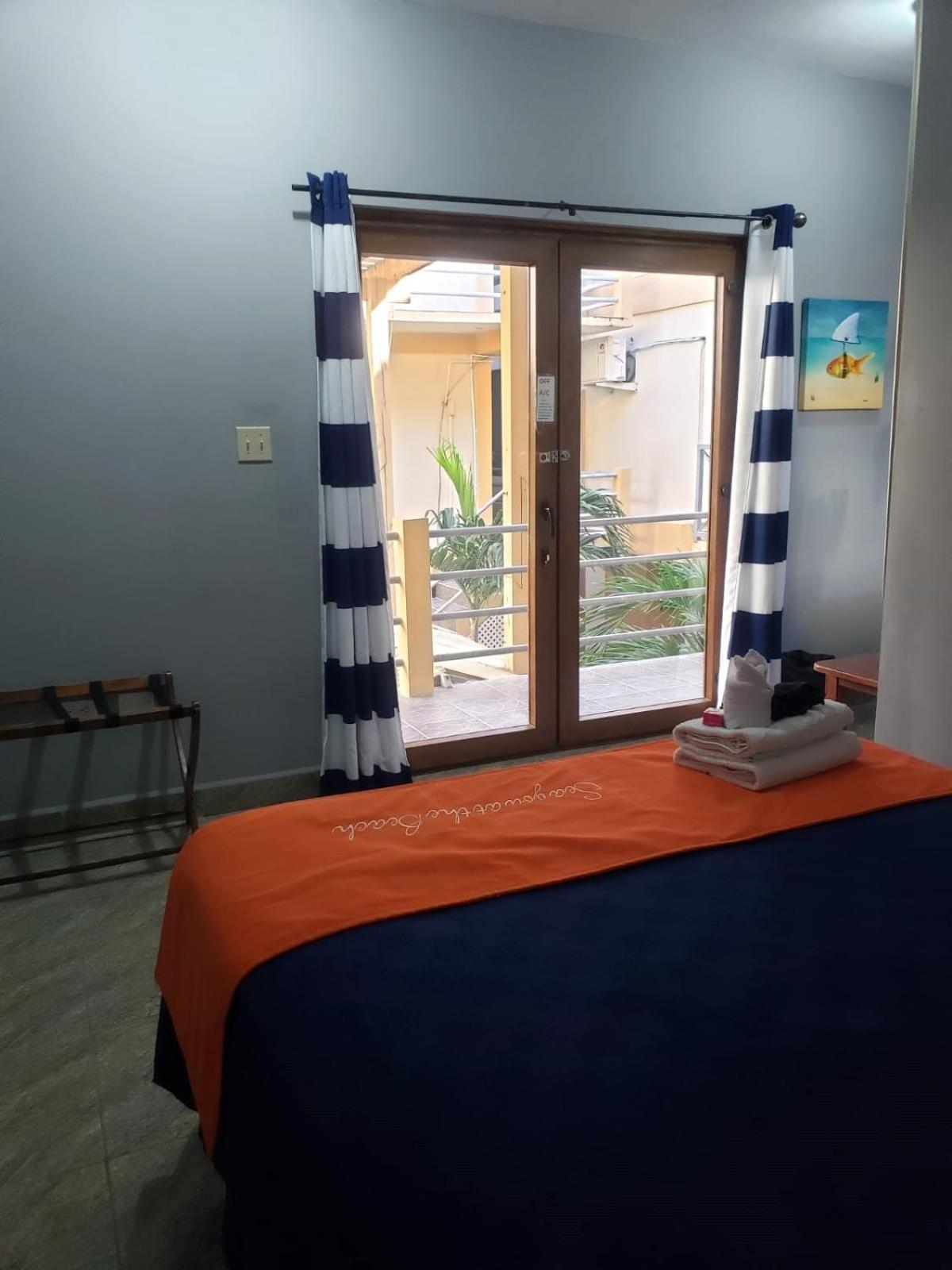 Beach Club Budget Rooms At Popeyes キー・カーカー エクステリア 写真