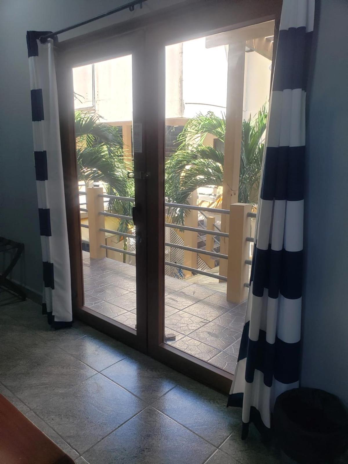 Beach Club Budget Rooms At Popeyes キー・カーカー エクステリア 写真