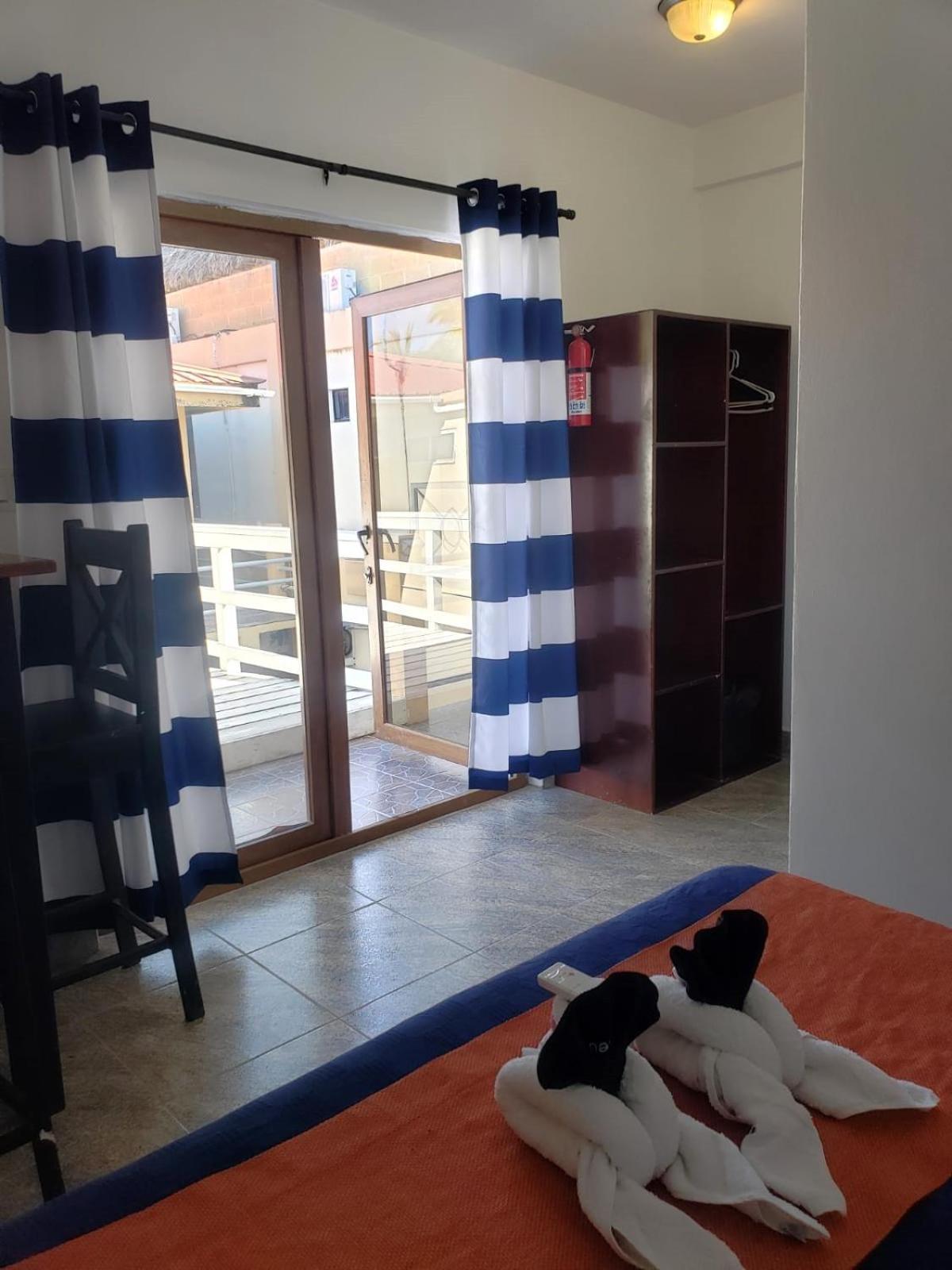 Beach Club Budget Rooms At Popeyes キー・カーカー エクステリア 写真