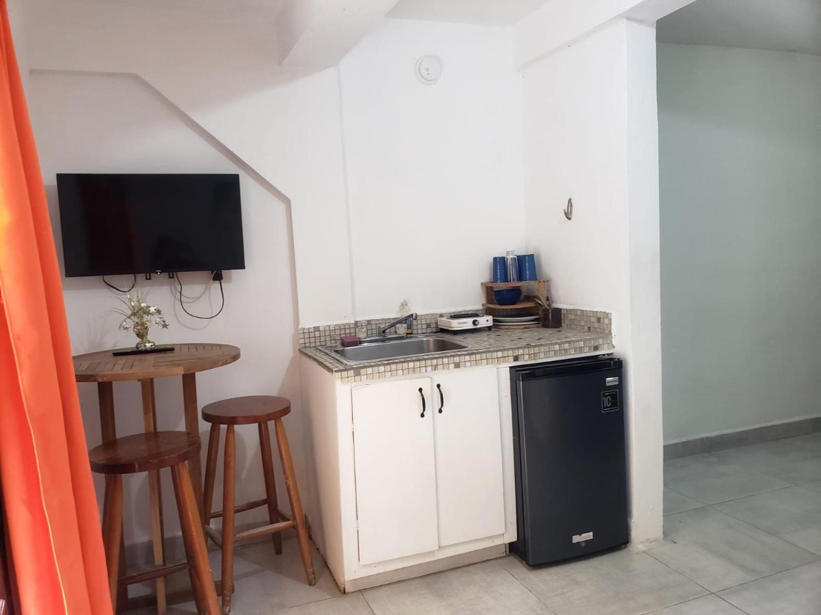 Beach Club Budget Rooms At Popeyes キー・カーカー エクステリア 写真