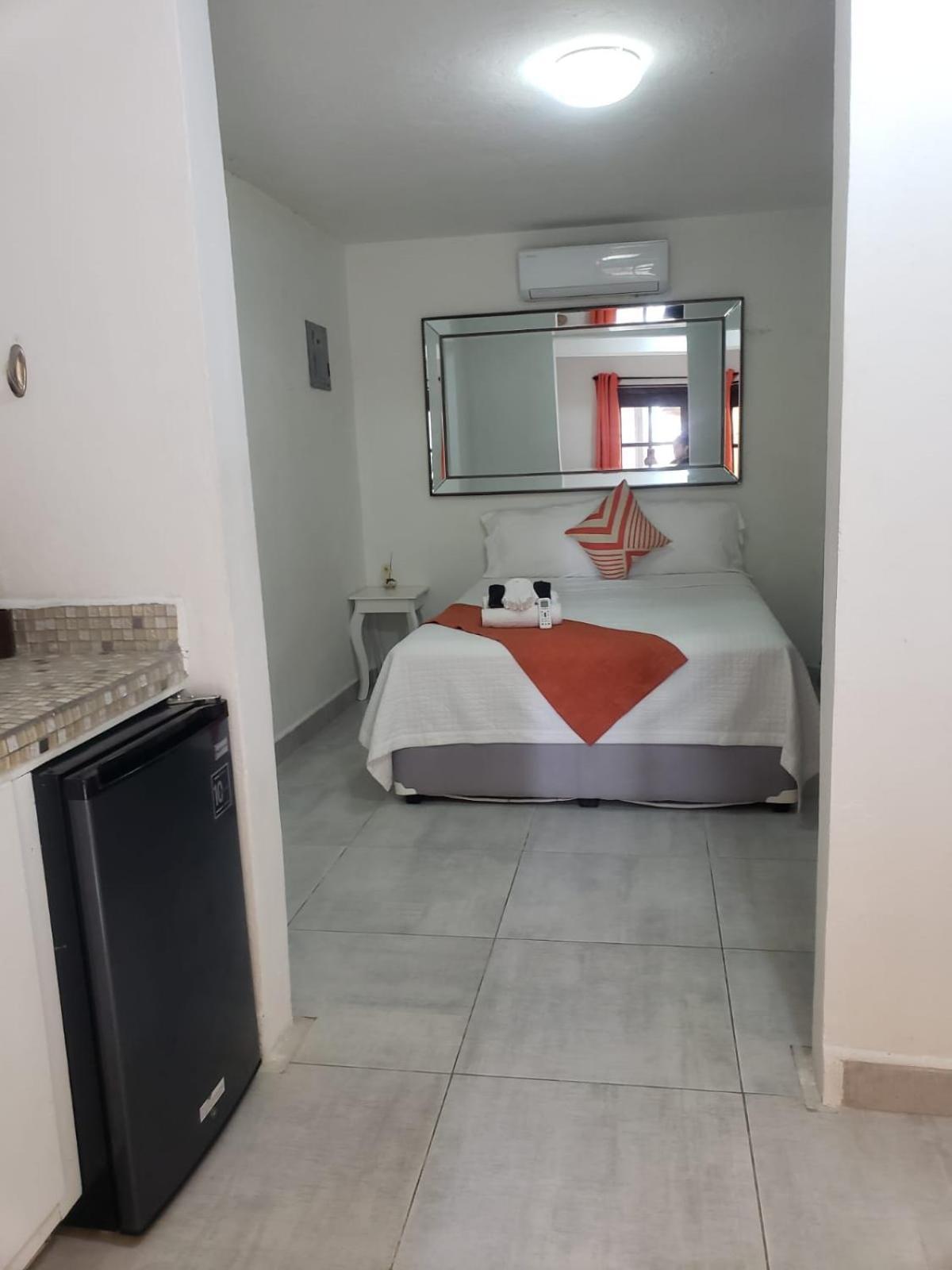 Beach Club Budget Rooms At Popeyes キー・カーカー エクステリア 写真
